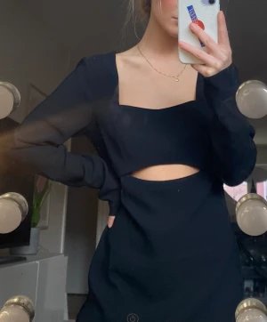 Klänning - Svart klänning från Na-Kd. Helt ny med lapp kvar!