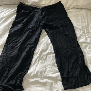 Svarta linne byxor  - Svarta lågmidjade linnebyxor