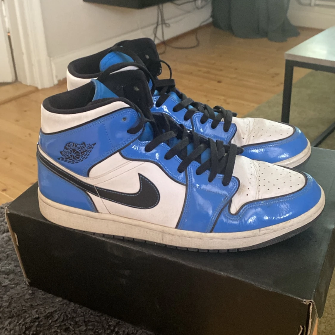 Jordan 1 SE Signal blue - 90