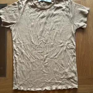 Beige tshirt från lager 157, använd 1 gång