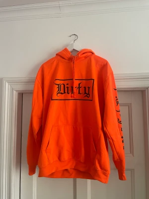 Dirty hoodie - Dirty hoodie storlek L Använd fåtal ggr