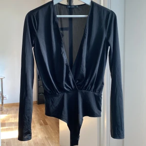 Bodysuit - Svart body ifrån nlyone, nyskick endast använd en gång 