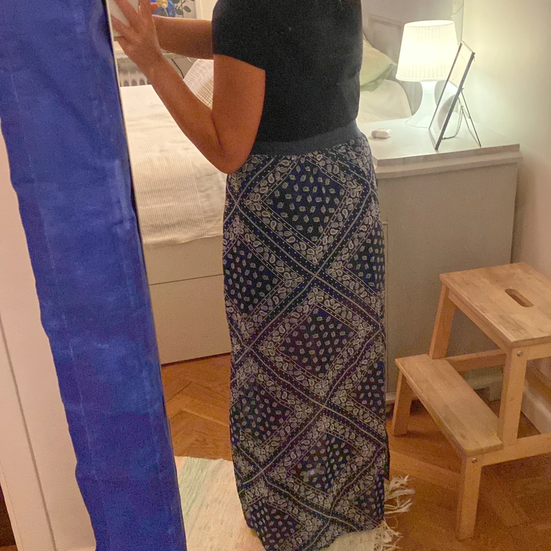 långkjol med slits - 90