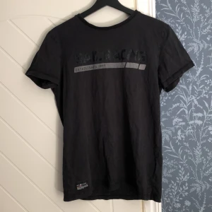 Sail Racing T-shirt  - Inget fel på tröjan
