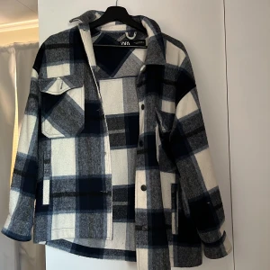 Shaket från Zara - Shaket från Zara. Sparsamt använd. 