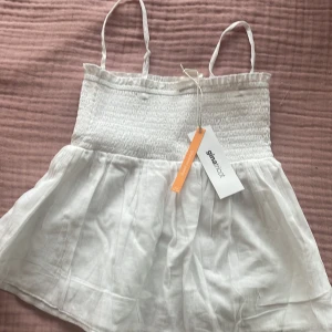 Sommar tröja  - Fin topp att ha till sommaren ny inköpt och aldrig använd 