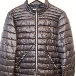 Vindjacka strl 38/M - Använd fåtal gånger, mycket fint skick