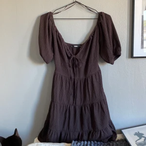 Söt klänning  - Söt sommar klänning, inte riktigt min stil, använd en gång, nypris 400kr