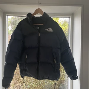 The north face jacka  - Jag säljer nu min vinter jacka då den inte kommer till användning. Original pris 3500kr
