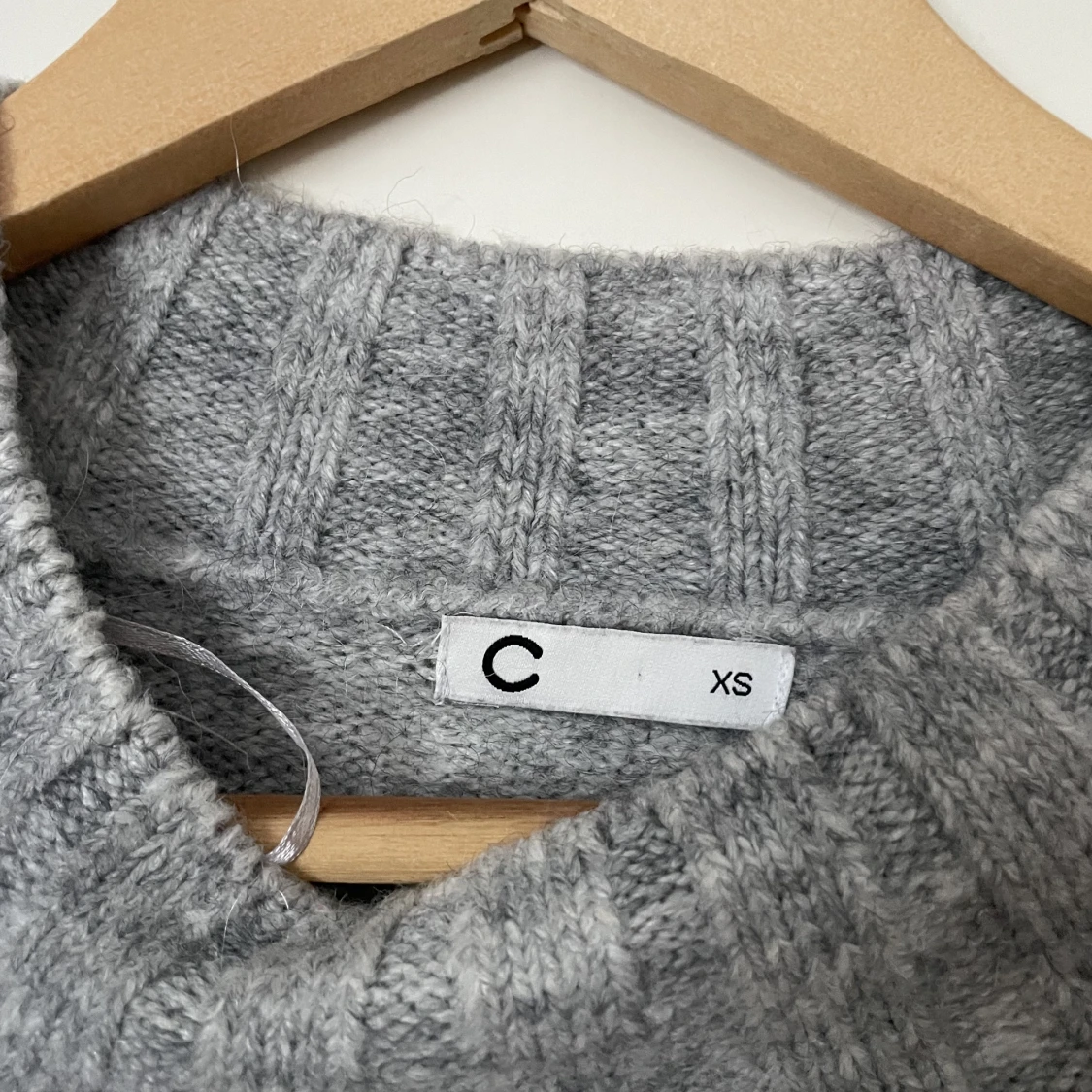 Grå stickad tröja - 90