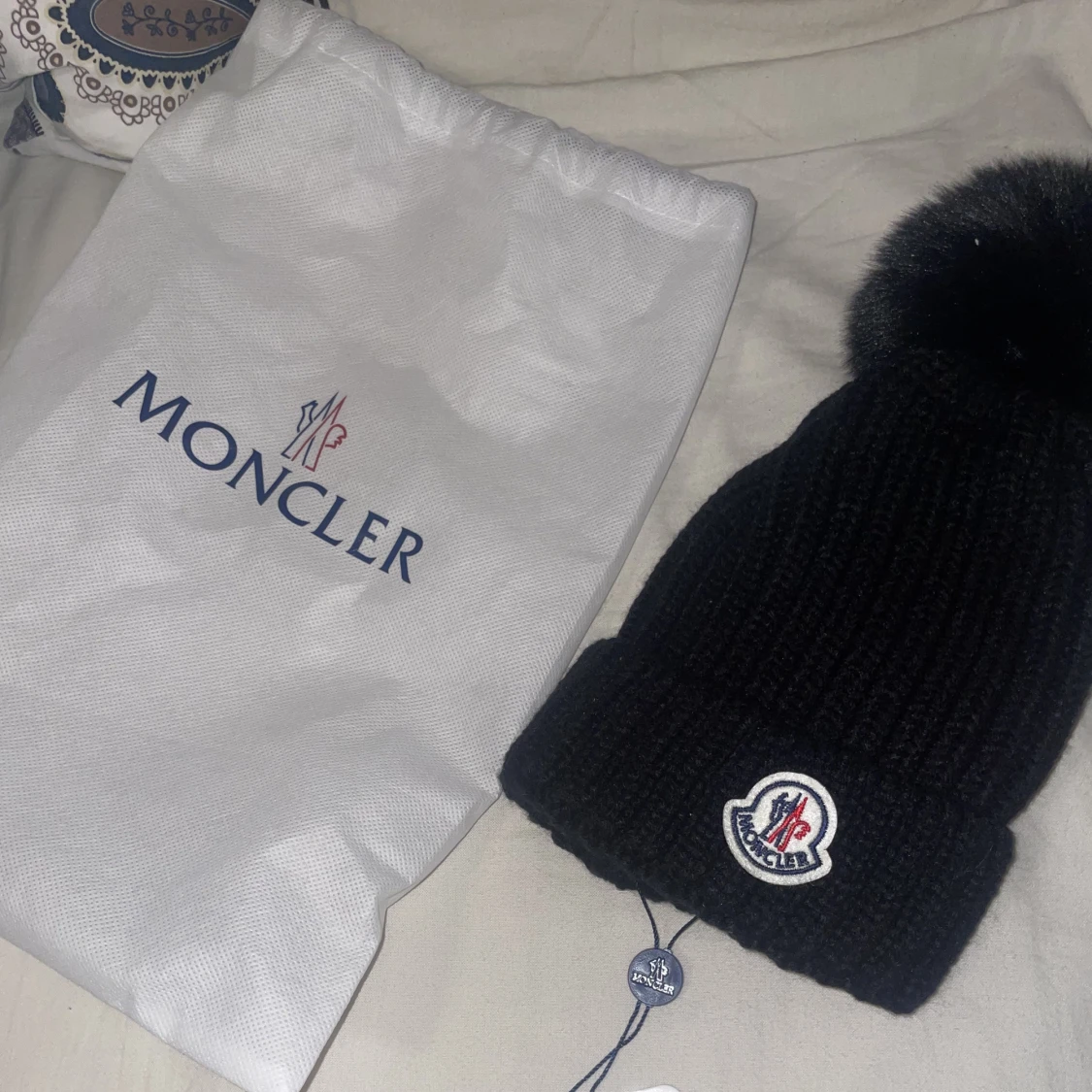 Moncler mössa