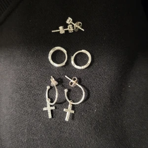 Silversmycke  - Silvwrsmycke köpt från Albreks guld. Nypris för alla 450kr, säljer för 200kr