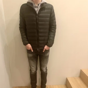 Woolrich jacka - Mörkgrön dunjacka från Woolrich. Storlek XS/S. Skick: 9/10. 