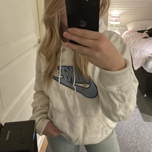 Nike hoodie - Vit Nike hoodie🩵