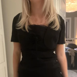 Svart bolero  - Svart bolero, går att stänga 