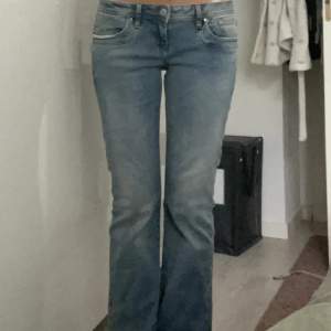 Super snygga lågmidjade ltb jeans i modellen ”valerie”. Jättebra skick! Skickar gärna fler bilder privat! Kontakta mig vid eventuella frågor💞pris kan diskuteras