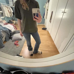 Lågmidjade bootcut jeans - Säljer dessa fina jeans från Gina tricot i bra skick. Passar på mig som är 165! Nypris 500 kr