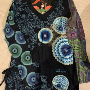 Mönstrad tröja - Fin blåmönstrad tröja från Desigual. Uppskattad storlek 38/40