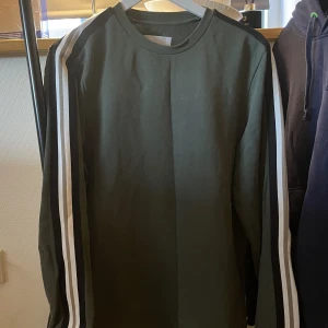 Samsœ tröja - Riktigt snygg tröja ifrån somsoe, väldigt bra skick men kommer ej till användning🙌🏻
