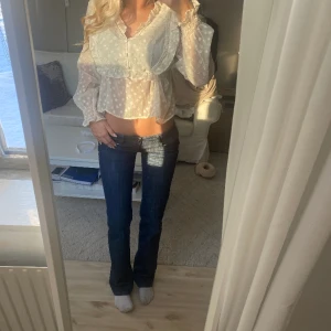 Dromedar jeans - Säljer nu dessa mörkblåa lågmidjade jeans, använda 2 gånger! Är 169 cm och de sitter som en smäck, skriv för fler frågor!🤗