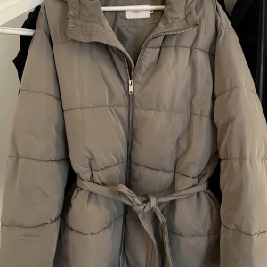 Jacka - Jacka från Nelly, storlek 38. I nyskick