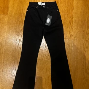 Bootcut jeans - Säljer helt nya bootcut jeans som endast är testade. Size 26
