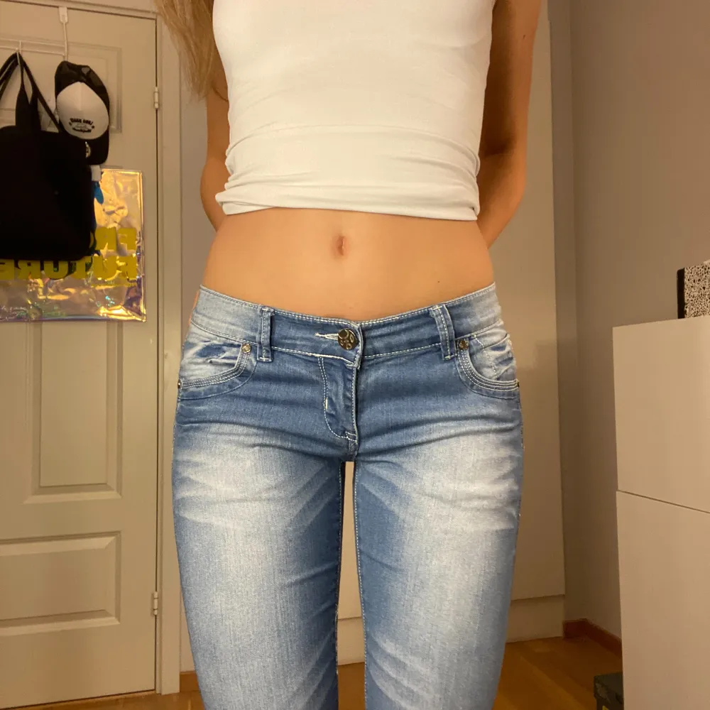 Suuupersnygga jeans!!🌟storlek w28 l34. Jeans & Byxor.