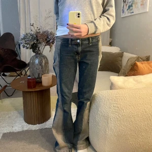Lågmidjade jeans - Så coola jeans från weekday😇jag är 170 