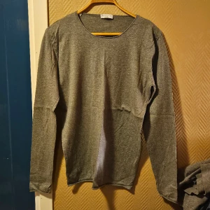 Tröja - Fin stickad tröja, väl vårdad. 100 kr + frakt