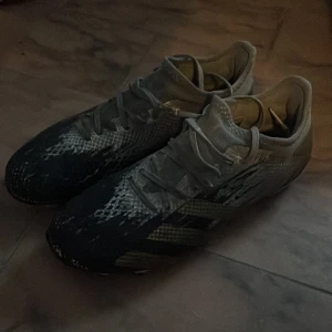 Säljer ett par predator fotbollsskor - Säljer ett par predetor fotbollsskor har inte används så mycke.