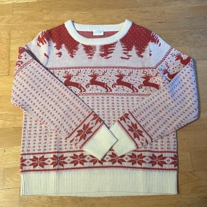 Jultröja  - Har använt tröjan endast 2 gånger är som i nytt skick. 