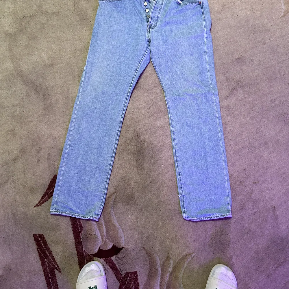 Levis jeans storlek W 33 L32. Jeans & Byxor.
