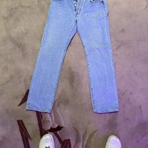 Levis jeans storlek W 33 L32