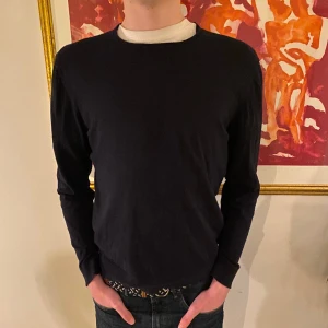 Massimo Dutti Tröja - Säljer nu denna sköna Massimo Dutti cotton & cashmere tröja till ett bra pris då den har blivit lite för liten. Storlek S. Den är i fint skick. Hör av dig vid minsta lilla fundering 😊😊