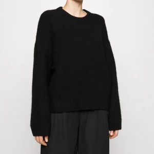 Arket tröja i svart!  - Mohair och alpackablandad stickad tröja från arket! Så fin och i super skick! Strl S! I svart