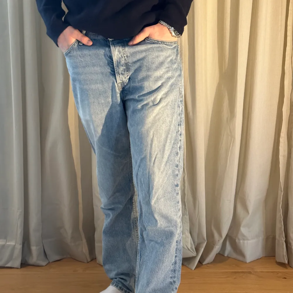 Snygga ljusblåa jeans med passform Louise/chris i st W30/L32. Jeans & Byxor.