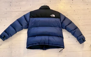 The north face retro  - Bra skick och använd enstaka gånger. Säljs pågrund av för liten storlek