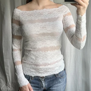 Spetströja - Vit spetströja. Står varken storlek eller märkeslapp men den passar S 💓