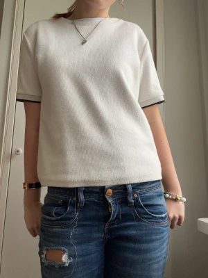 Stickad T-shirt  - Säljer denna snygga stickade t-shirt ❤️