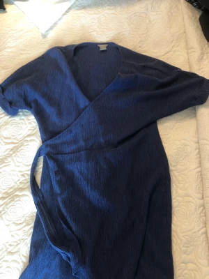 Wrap klänning💕 - Finaste wrapklänningen från Lindex, köpt för ett tag sedan!💕inga defekter! Hör av dig vid frågor💕