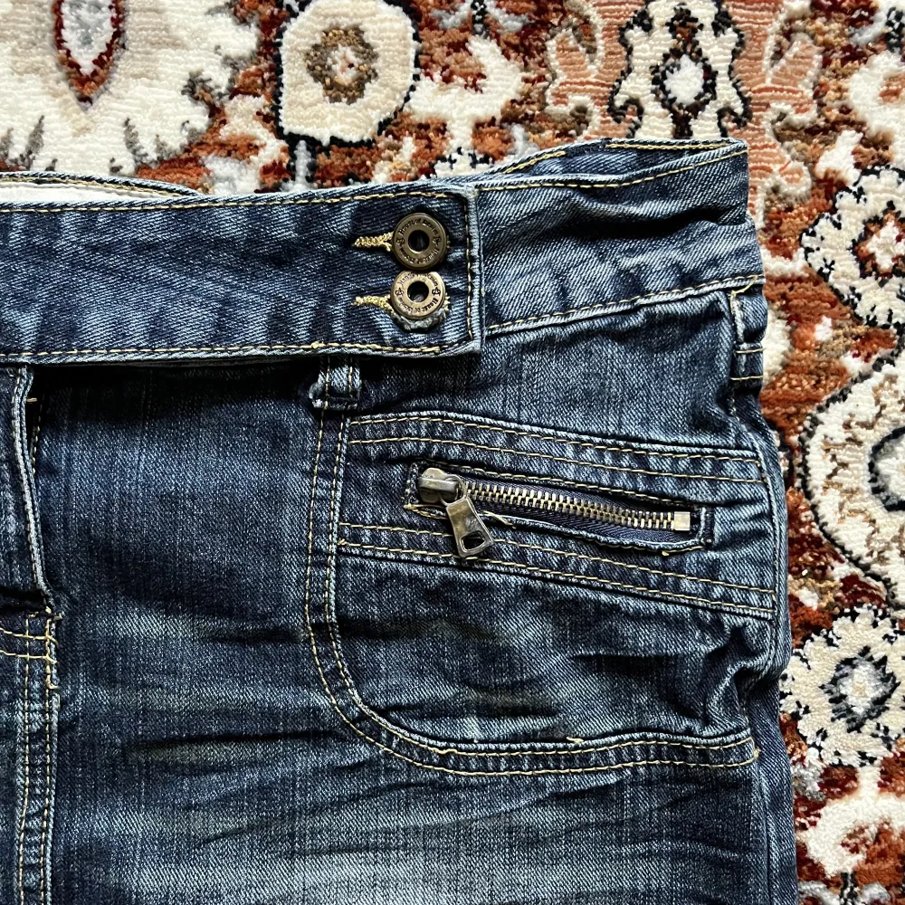 Säljes via instagram - @vintagelab.se. Jeans & Byxor.