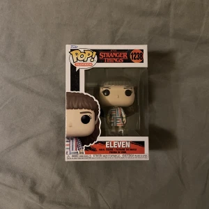 Eleven funko pop  - Eleven funko pop från säsong 4 av Stranger Things. Förvarad i sin box och säljs för 100kr 