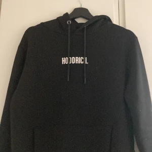 Svart hoodrich tracksuit - Svart hoodrich tracksuit skick 9,5/10 använda ca 4 gånger