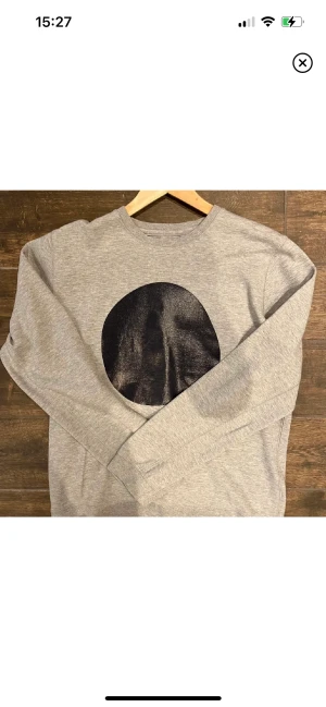 NN07 sweatshirt - Sweatshirt i mjukt tyg. Tröjan är använd men i fint skick! 