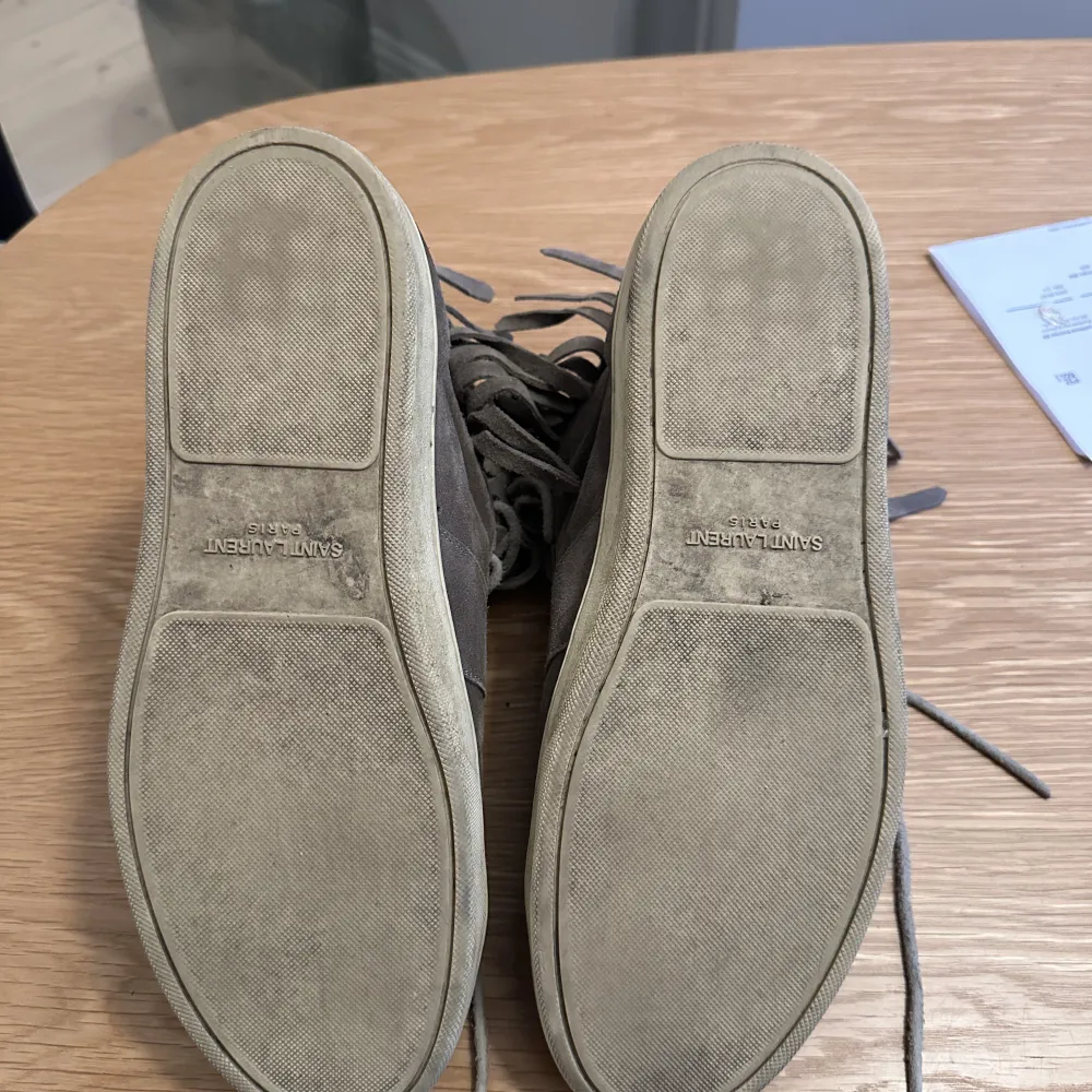 Saint Laurent sneackers ok skick men milt använda st 43. Skor.