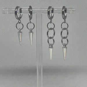 Layerd hoop earrings sett - Dessa örhängen är till största dels gjorda av rostfritt stål vilket innebär att de förmodligen inte förstörs om de kommer i kontakt med vatten och allmänt håller längre. Rostfritt stål ändrar inte färg som att ndra material ,perfekta för vardaglig användn