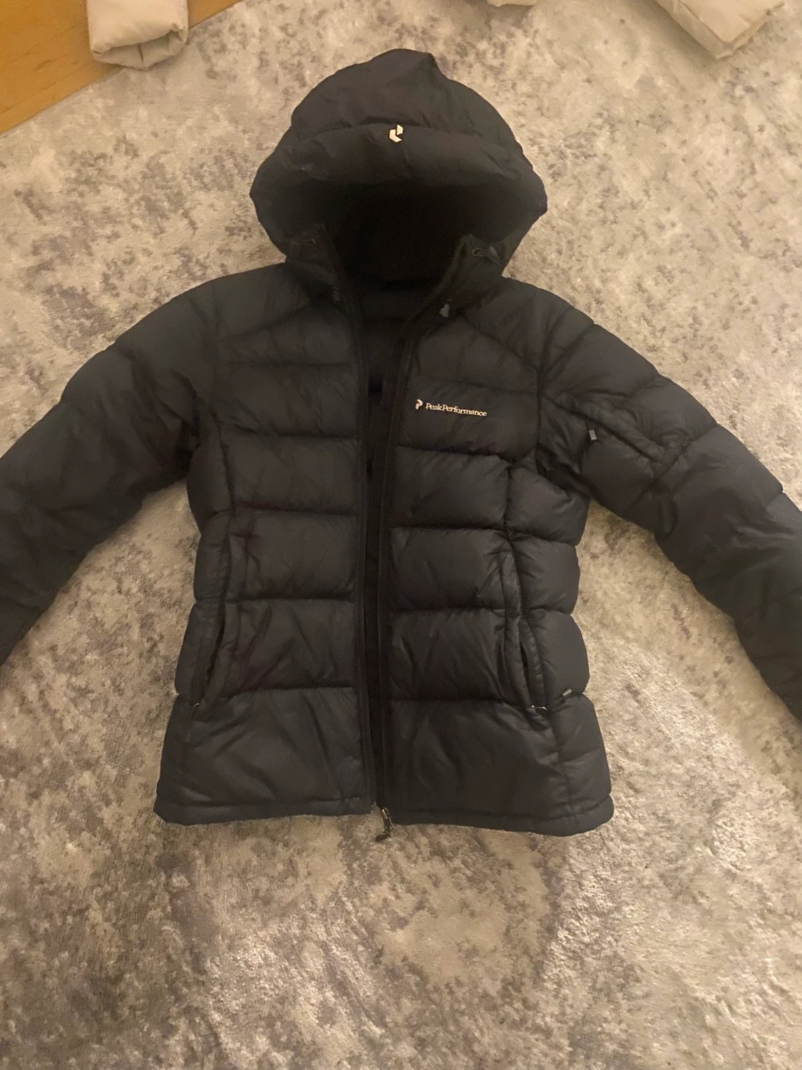 Svart Peak performance jacka