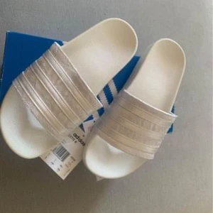 Tofflor ADidas. Nya. Strl40 - Helt nya