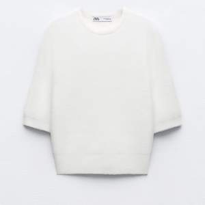 Fin tröja ifrån Zara, aldrig använd💗  För fler frågor kom privat!!🙌🏼