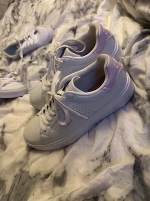 Fila skor - Använda EN gång.  Nypris 799:-